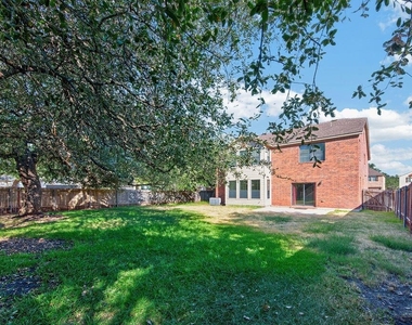 2200 Ezra Ct - Photo Thumbnail 1