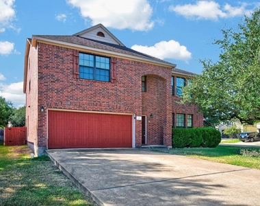 2200 Ezra Ct - Photo Thumbnail 4