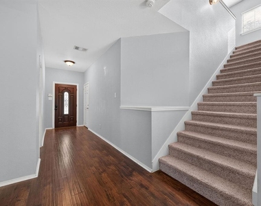 2200 Ezra Ct - Photo Thumbnail 5