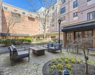 1000 Fell Street - Photo Thumbnail 3