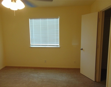 15209 Bullace St - Photo Thumbnail 10