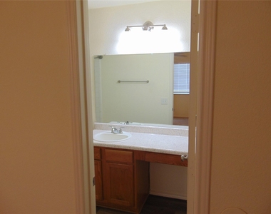 15209 Bullace St - Photo Thumbnail 11