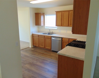 15209 Bullace St - Photo Thumbnail 2