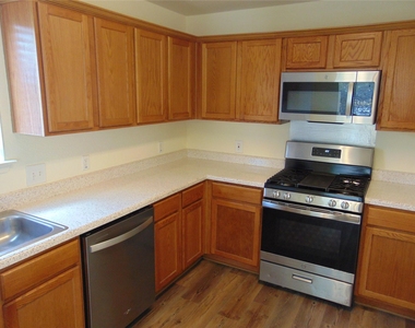 15209 Bullace St - Photo Thumbnail 3