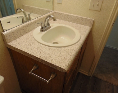 15209 Bullace St - Photo Thumbnail 8
