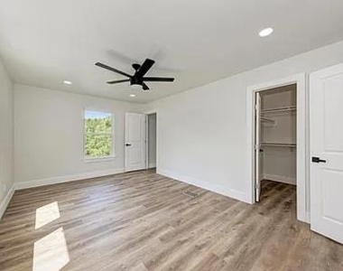 201 W Mockingbird Ln - Photo Thumbnail 14