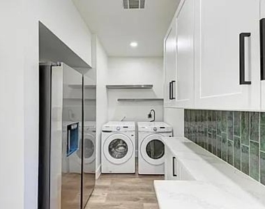 201 W Mockingbird Ln - Photo Thumbnail 1