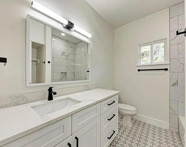 201 W Mockingbird Ln - Photo Thumbnail 22