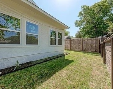 201 W Mockingbird Ln - Photo Thumbnail 8