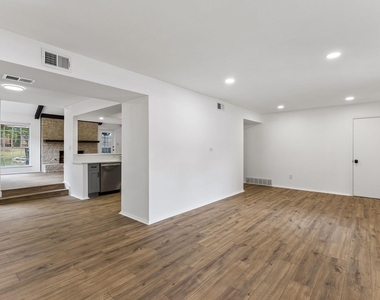 4303 Rimdale Dr - Photo Thumbnail 4