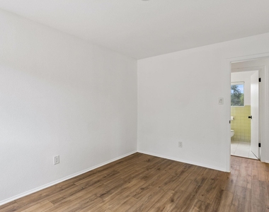 4303 Rimdale Dr - Photo Thumbnail 18