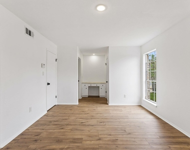 4303 Rimdale Dr - Photo Thumbnail 13
