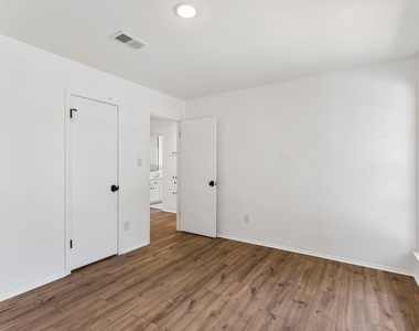 4303 Rimdale Dr - Photo Thumbnail 20