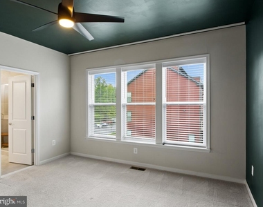 305 Backwater Way - Photo Thumbnail 16