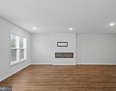 305 Backwater Way - Photo Thumbnail 13