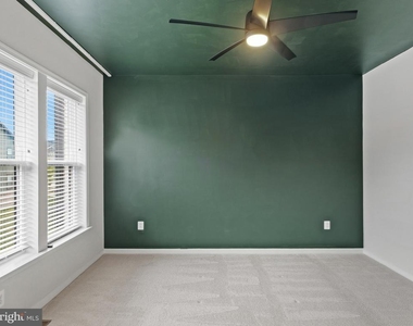 305 Backwater Way - Photo Thumbnail 15