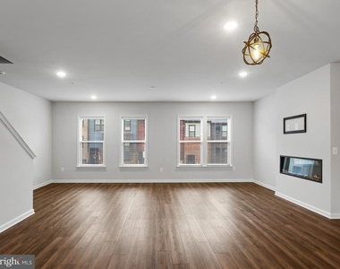305 Backwater Way - Photo Thumbnail 10