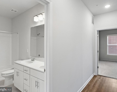 305 Backwater Way - Photo Thumbnail 24