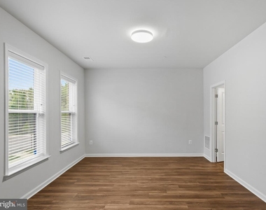 305 Backwater Way - Photo Thumbnail 2