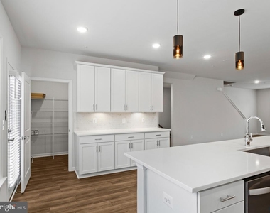 305 Backwater Way - Photo Thumbnail 8