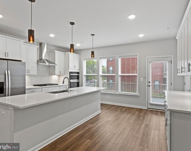305 Backwater Way - Photo Thumbnail 7