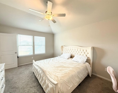 142 Periwinkle Ln - Photo Thumbnail 18
