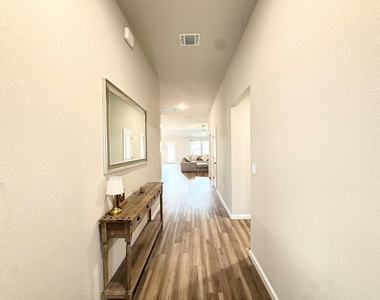 142 Periwinkle Ln - Photo Thumbnail 2