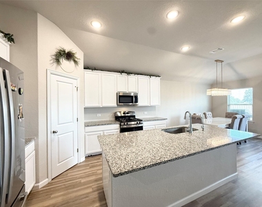 142 Periwinkle Ln - Photo Thumbnail 4