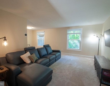 637 Whittier Parkway - Photo Thumbnail 4