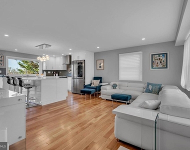 376 Alameda Parkway - Photo Thumbnail 2