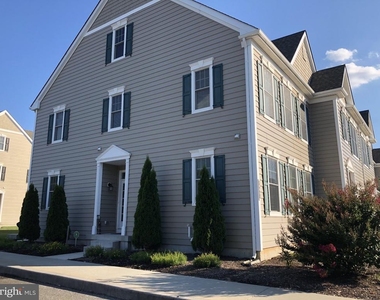 18831 Bethpage Drive - Photo Thumbnail 9