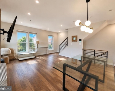 1011 Sycamore Drive Se - Photo Thumbnail 5