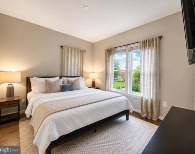 1011 Sycamore Drive Se - Photo Thumbnail 24