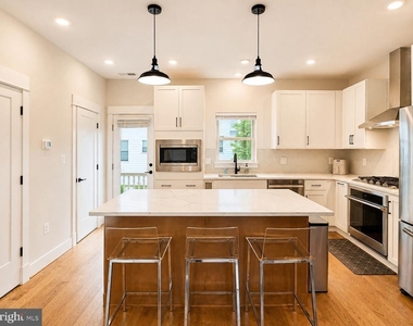 1011 Sycamore Drive Se - Photo Thumbnail 9
