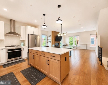 1011 Sycamore Drive Se - Photo Thumbnail 7