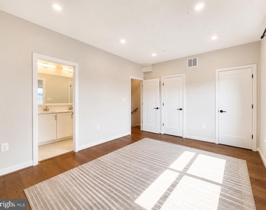 1011 Sycamore Drive Se - Photo Thumbnail 17