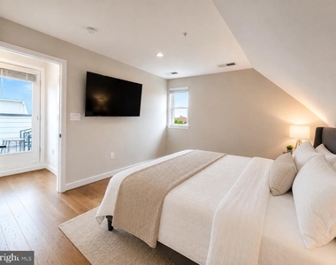 1011 Sycamore Drive Se - Photo Thumbnail 30