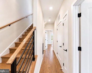 1011 Sycamore Drive Se - Photo Thumbnail 15