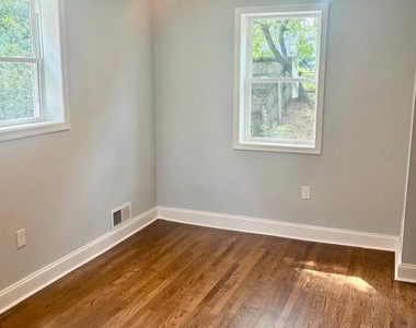 164 Elmira Street Sw - Photo Thumbnail 18