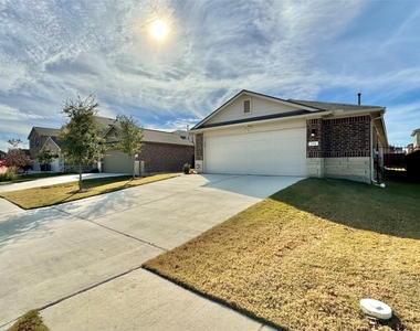 224 Yoakum St - Photo Thumbnail 2