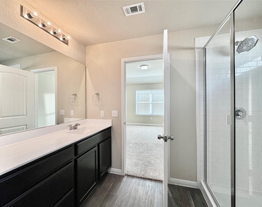 224 Yoakum St - Photo Thumbnail 22