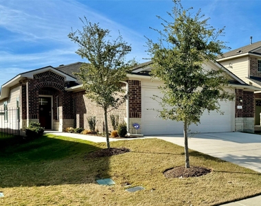 224 Yoakum St - Photo Thumbnail 1