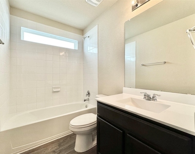 224 Yoakum St - Photo Thumbnail 28