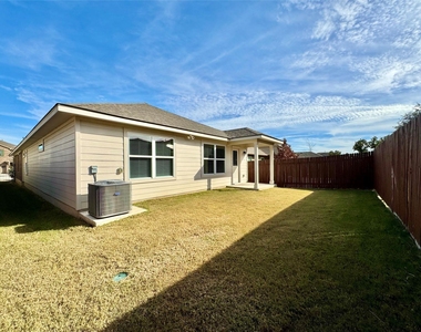224 Yoakum St - Photo Thumbnail 33