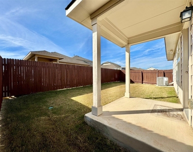 224 Yoakum St - Photo Thumbnail 32
