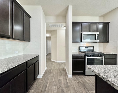 224 Yoakum St - Photo Thumbnail 5