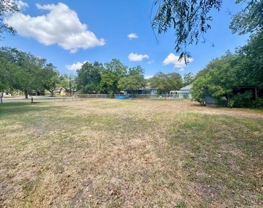820 S Blanco St - Photo Thumbnail 25