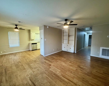 820 S Blanco St - Photo Thumbnail 4