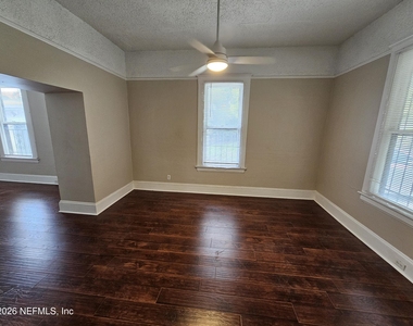 836 W 21st Street - Photo Thumbnail 13
