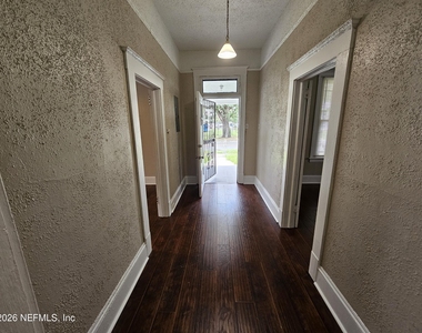 836 W 21st Street - Photo Thumbnail 12
